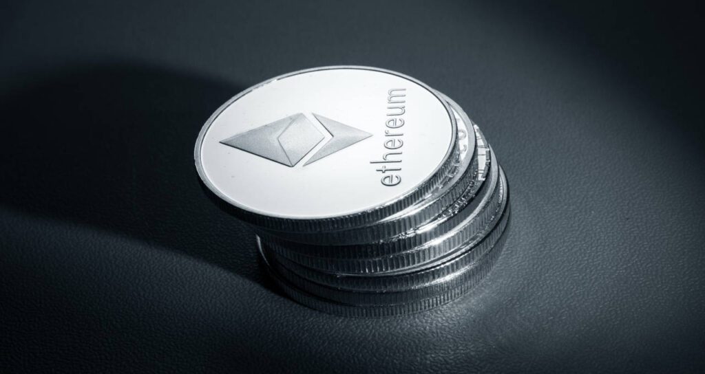 “Standard Chartered reduz preço-alvo do Ethereum em meio a competição entre redes” "Standard Chartered reduz preço-alvo do Ethereum em meio a competição entre redes"