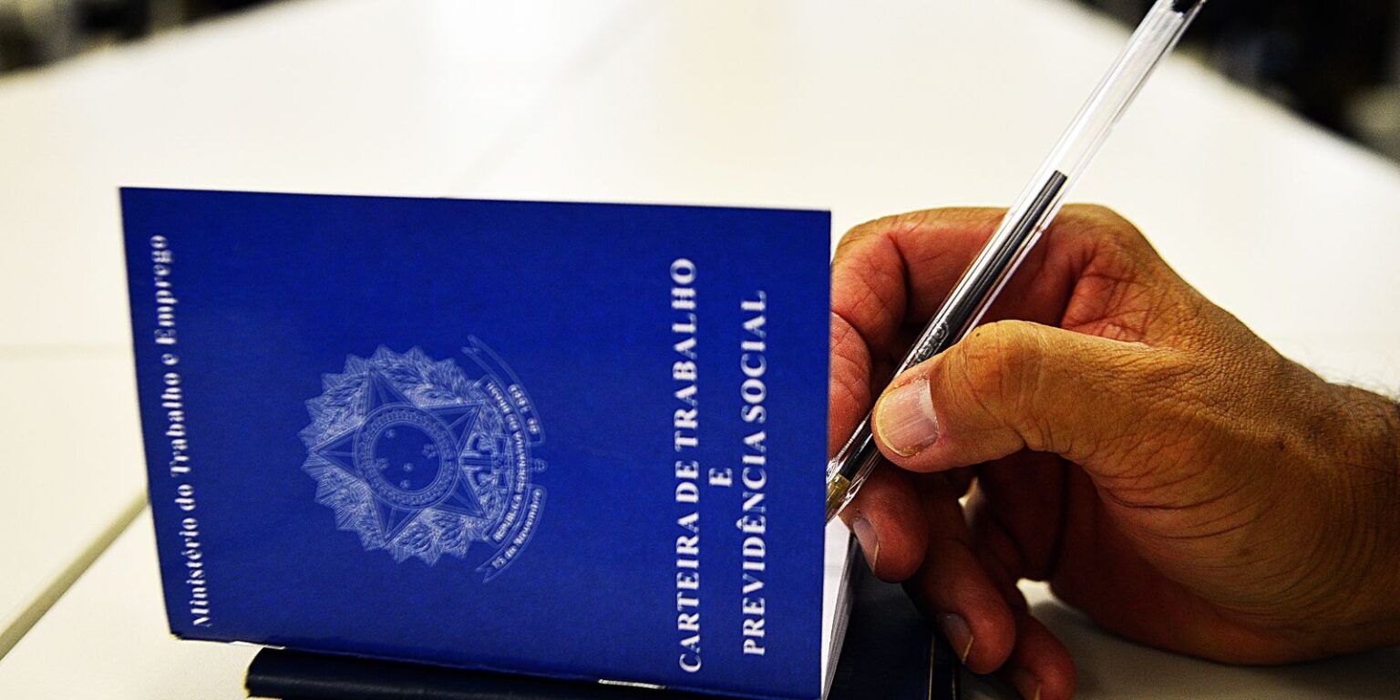 Rendimento Mensal do Trabalhador Atinge Recorde de R$ 3.378 em 2023 Rendimento Mensal do Trabalhador Atinge Recorde de R$ 3.378 em 2023