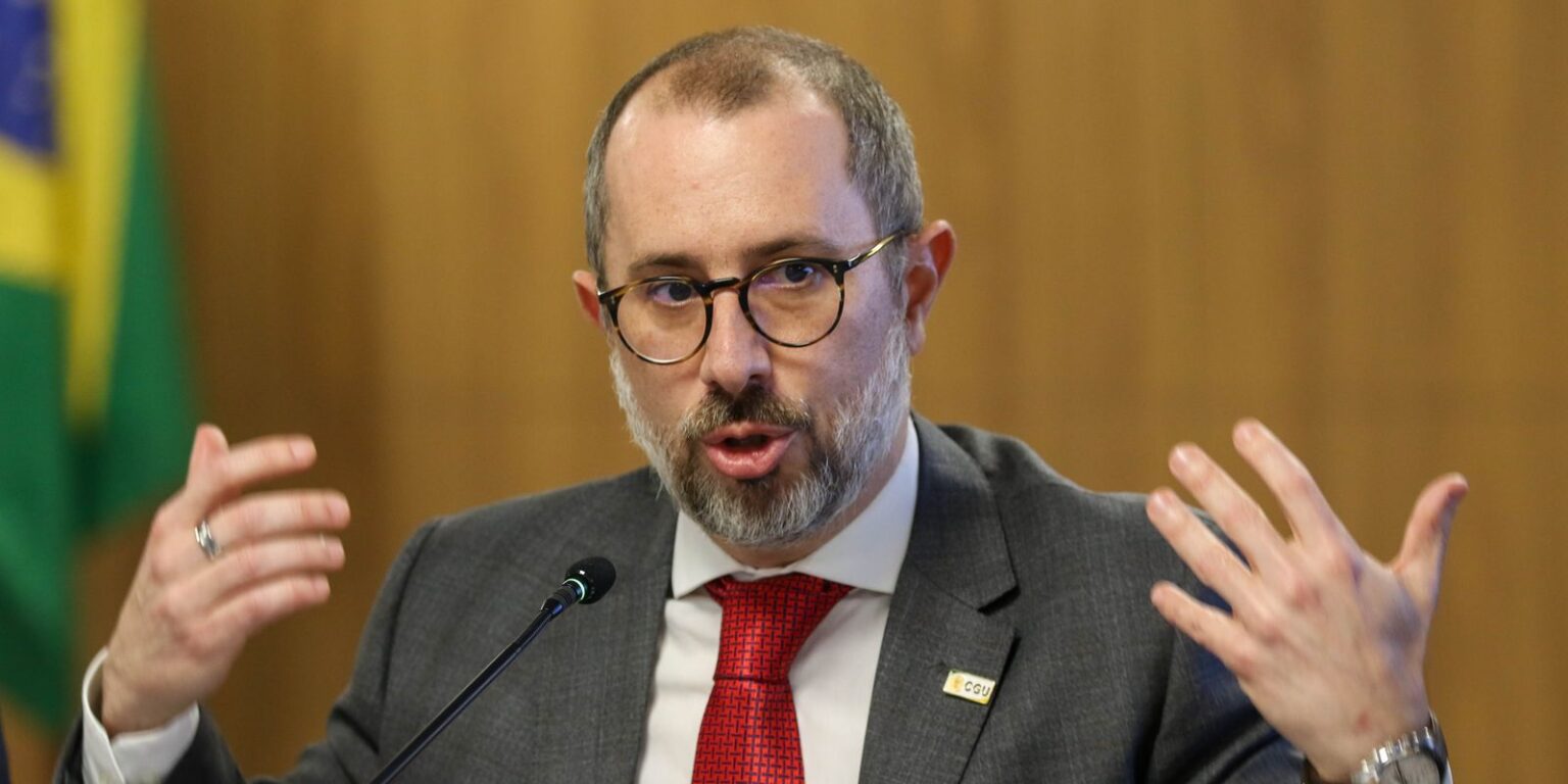 Governo anuncia devolução de descontos ilegais a aposentados do INSS Governo anuncia devolução de descontos ilegais a aposentados do INSS