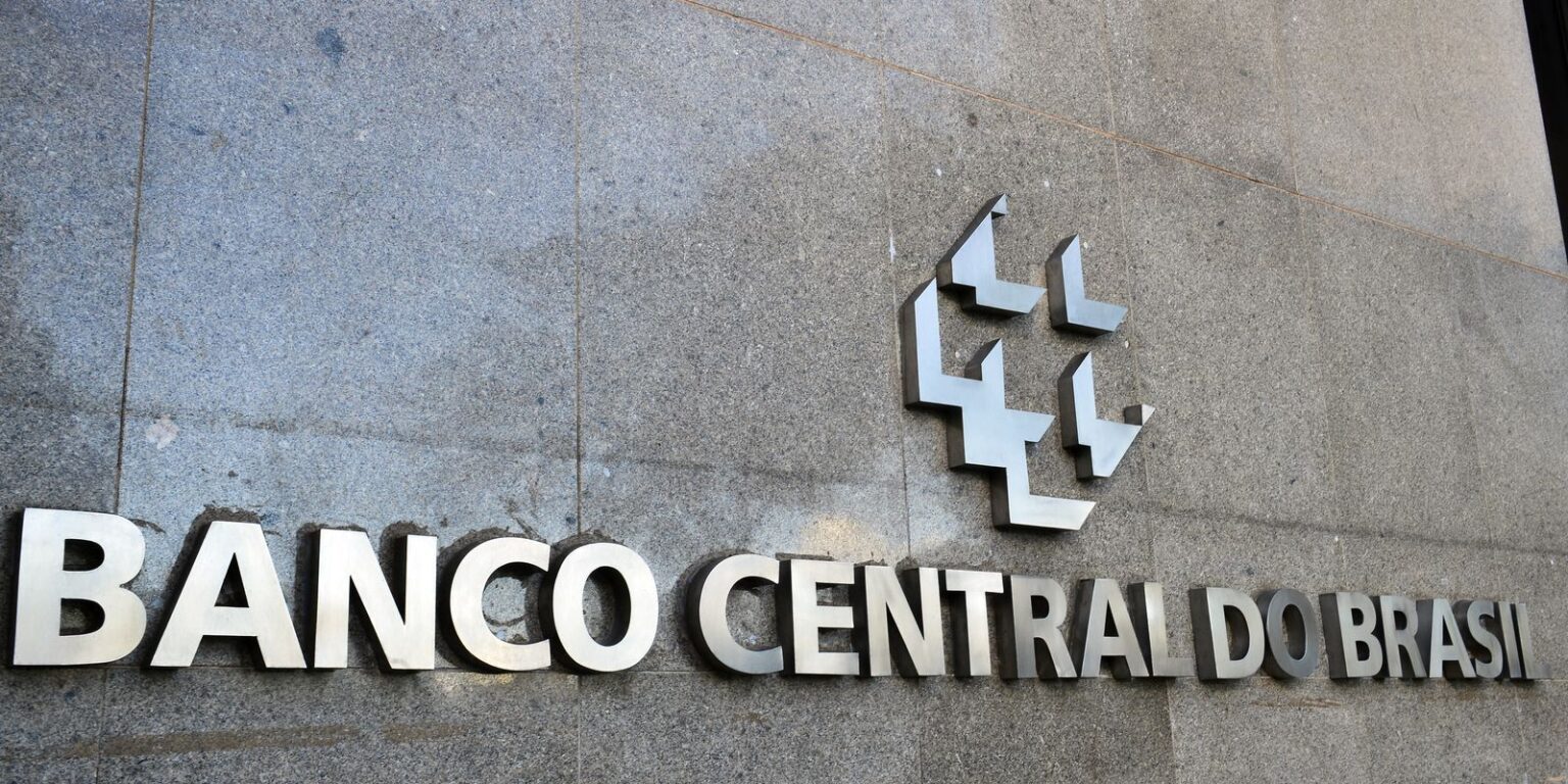 BC Analisa Documentos para Aquisição do BRB pelo Banco Master