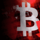Volume de Saques em Fundos de Criptomoeda Atinge US$ 240 Milhões Apesar das Tarifas de Trump na Última Semana 9 Bitcoin em Queda: BTC Atinge Suporte Crítico com Pânico no Mercado – Confira o Desempenho das Criptomoedas