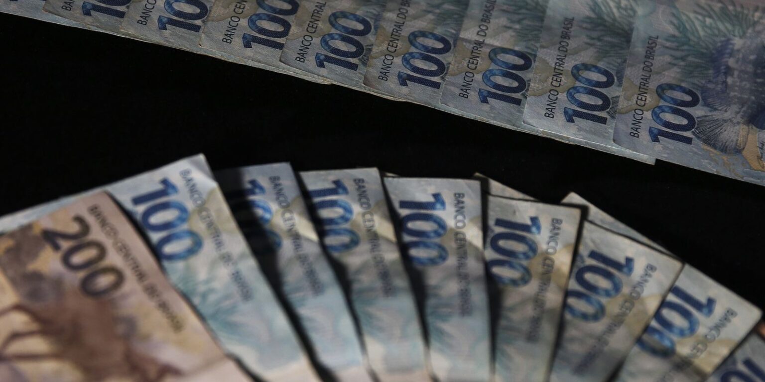 Dívida Pública Brasileira Aumenta 3,3% em Fevereiro e Chega a R$ 7,5 Trilhões