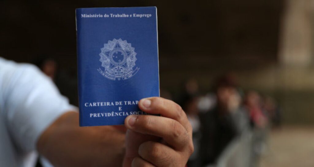 Brasil Surpreende com Abertura de 257.528 Vagas Formais de Trabalho em Abril: Detalhes do Caged