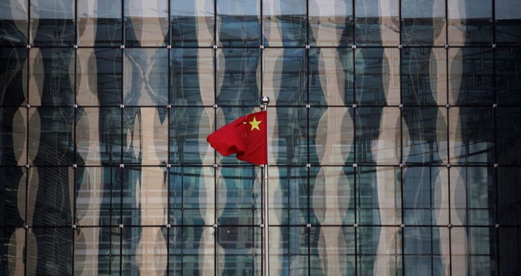 China Reduz Taxa de Juros Durante Guerra Comercial: Impactos no Ibovespa na Terça-feira