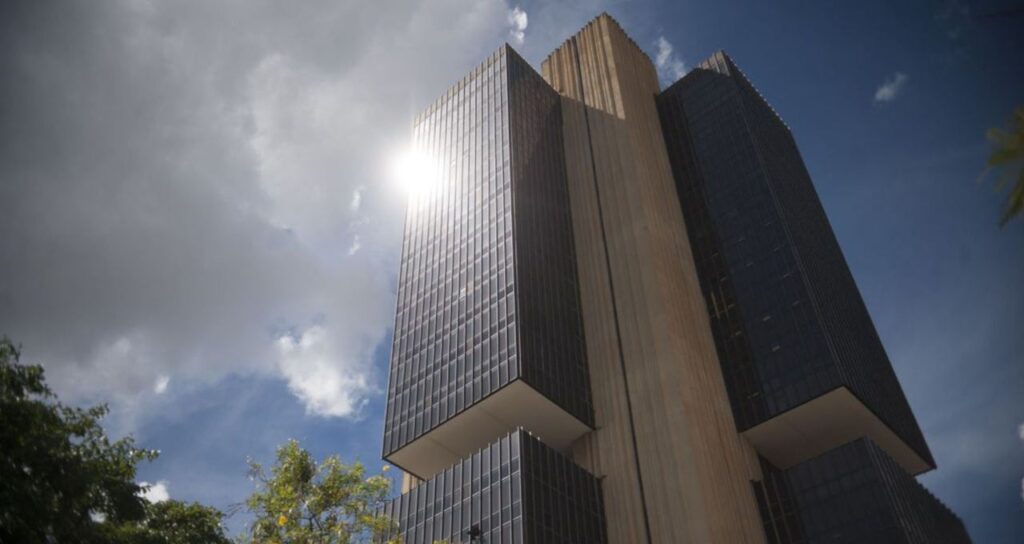 Impacto da Não Consolidação Fiscal nos Ativos e Política Monetária, Segundo Picchetti do BC