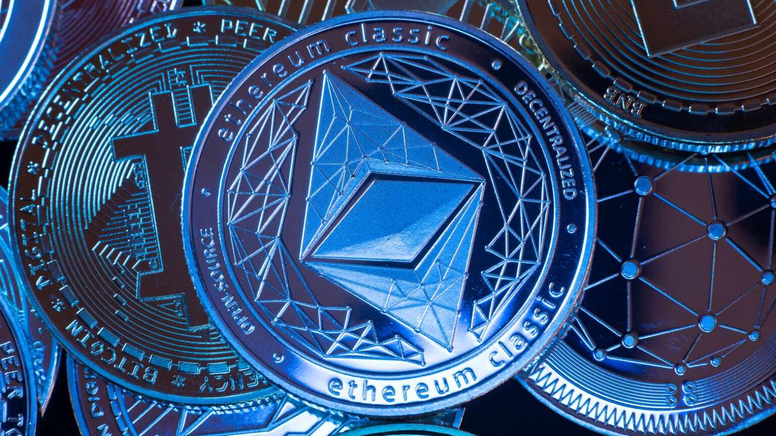 Investimentos em Fundos de Criptomoedas Alcançam 7ª Semana de Alta com US$ 10,9 Bilhões; Destaque para Produtos em Ethereum (ETH)