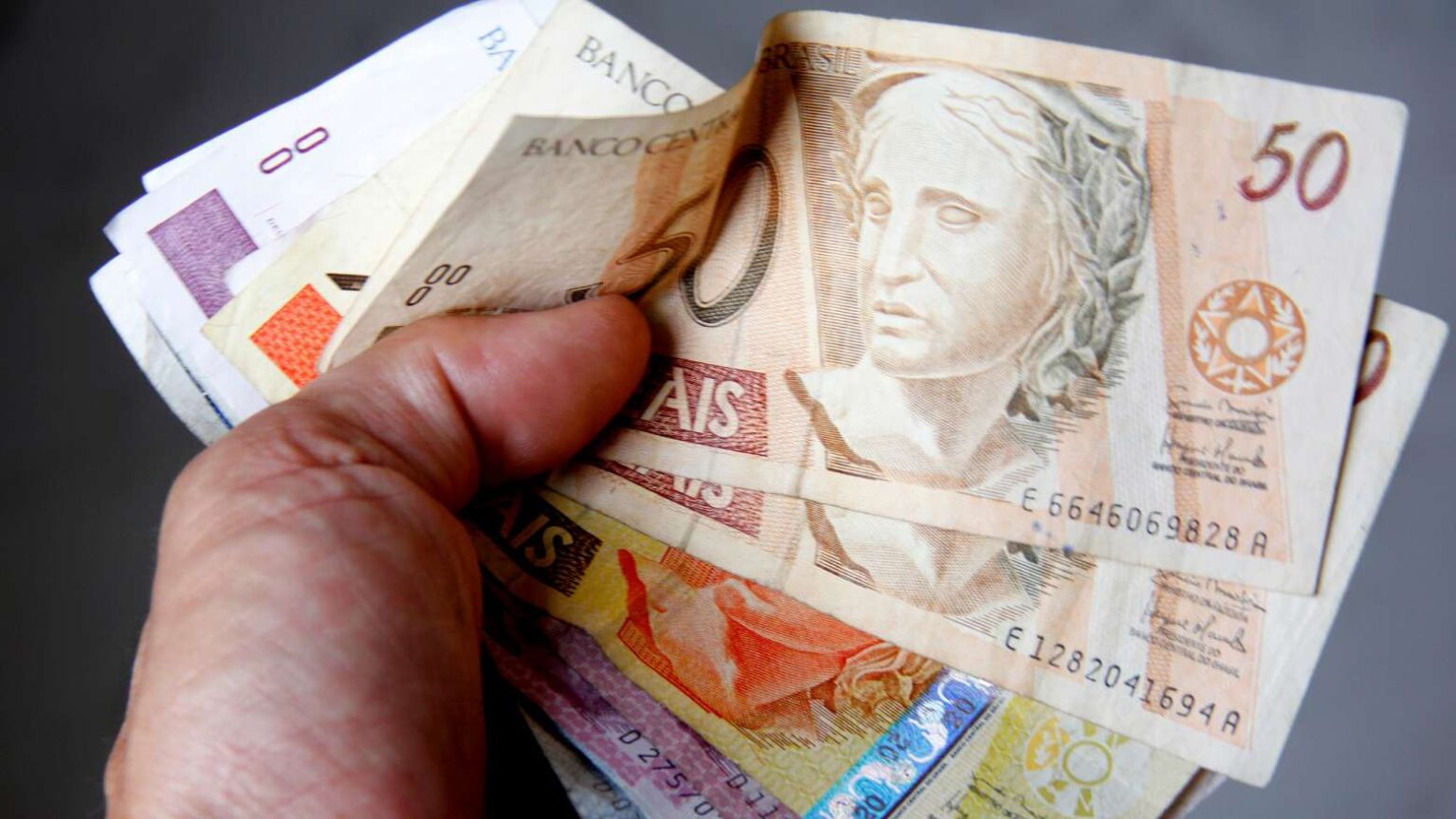Principais Preocupações dos Brasileiros Segundo Pesquisa da Febraban Principais Preocupações dos Brasileiros Segundo Pesquisa da Febraban