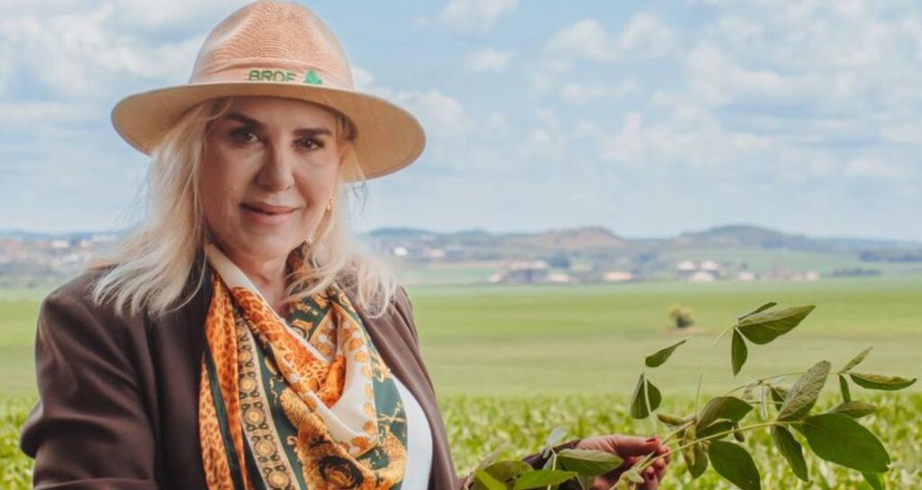 Produtora questiona Plano Safra dúbio: “Como o produtor paga R$ 60 bi em juros com apenas metade do valor com crédito subsidiado?” Produtora questiona Plano Safra dúbio: "Como o produtor paga R$ 60 bi em juros com apenas metade do valor com crédito subsidiado?"
