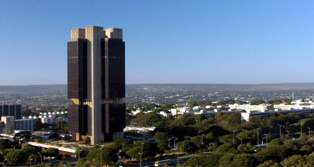 Focus: Economistas Ajustam Projeção da Selic para 15% e Reduzem Expectativa de Inflação pela Quarta Semana