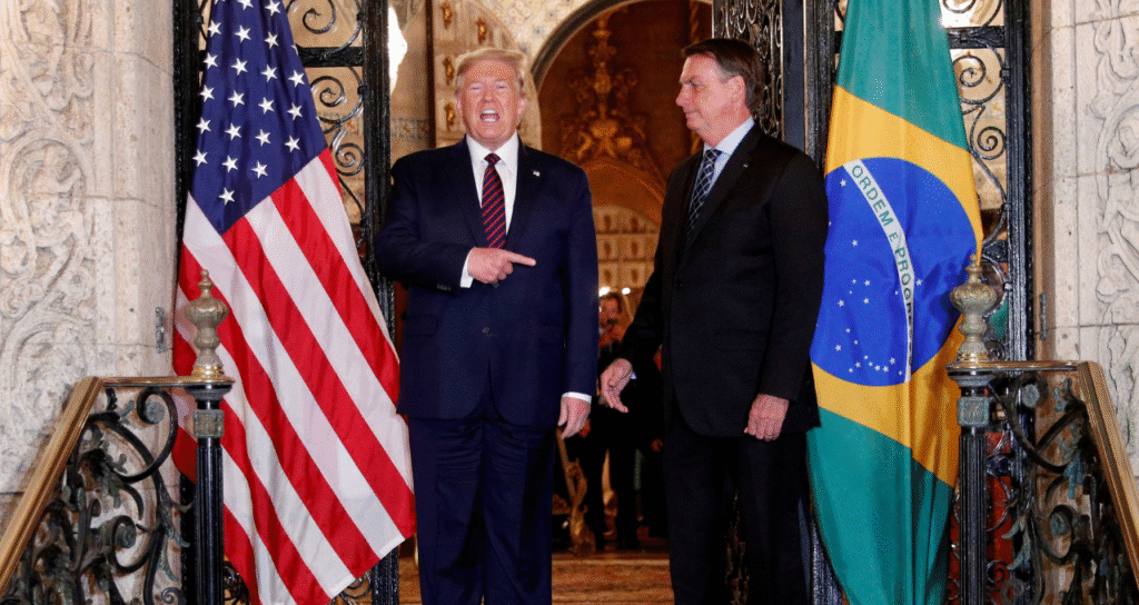 Trump Impõe Tarifa de 50% em Produtos Brasileiros Citando Julgamento de Bolsonaro Como Justificativa