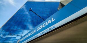 Alerta: Mensagens Falsas Prometem Ressarcimento de Descontos para Aposentados