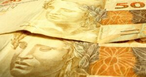 Inter atualiza previsões econômicas para 2025: inflação a 5,4% e dólar a R$ 5,80