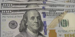 Dólar registra queda pela sexta vez consecutiva e fecha a R$ 5,68