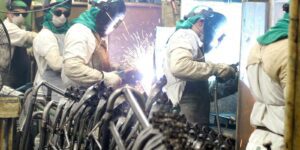 Queda de 0,1% na Indústria em Fevereiro Marca o Quinto Mês Consecutivo Sem Crescimento