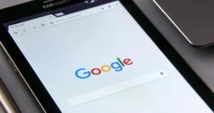 Declaração de Executivo da Apple Provoca Queda de Até 8% nas Ações da Empresa e do Google