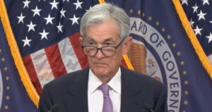 Acompanhe ao Vivo: Comentários de Powell Sobre a Decisão do Fed de Manter os Juros Inalterados