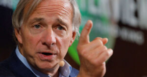 Ray Dalio Analisa o Impacto das Tarifas de Trump na Economia: “É tarde demais, as mudanças estão chegando”