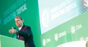 Tarcísio de Freitas destaca 3 pilares que aproximam o Brasil dos países ricos e afirma que São Paulo substituirá o diesel primeiro