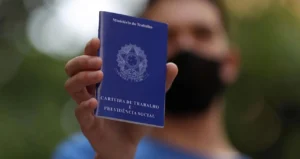 Taxa de Desemprego no Brasil Cai para 6,2% e Atinge Recorde de Empregos Formais no Trimestre até Maio