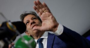 Reação dos Grandes Bancos ao Pacote Econômico de Haddad: Impactos e Análises
