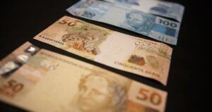 Concessões de Empréstimos Recuam em Maio no Brasil, mas Estoque de Crédito Aumenta
