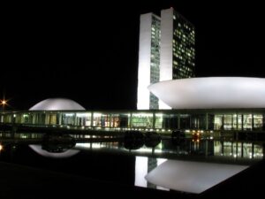 Congresso Aprova Projeto que Susta Decretos de Aumento do IOF e Derrota Governo Lula