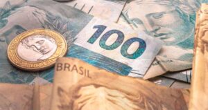Vale a Pena Investir em Renda Fixa com a Selic a 15% ao Ano? Descubra Como se Posicionar