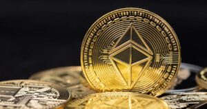 Bitcoin Brilha Enquanto Ethereum Cai 26% no Semestre: Entenda Como o Sucesso do ETH se Tornou um Obstáculo