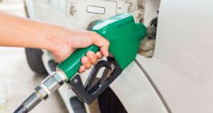 Redução de Preço da Gasolina pela Petrobras (PETR4) Pode Diminuir Inflação de Junho em Até 0,10 p.p., Segundo Warren