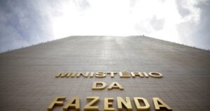 Ministério da Fazenda prevê fortalecimento do PIB este ano com leve desaceleração em 2026