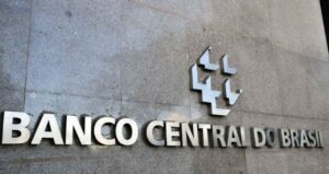 Copom Provavelmente Manterá Selic a 15% e Consolidará Virada de Ciclo, Afirma JP Morgan